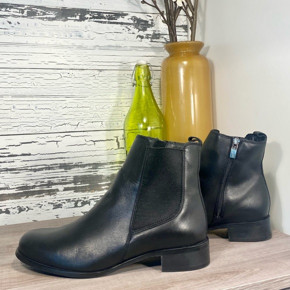 La CANADIENNE Black Leather Booties - Picture 5 of 15